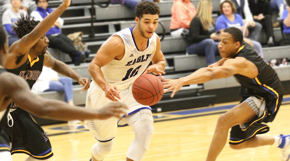 No. 1 Eagles hold off Illinois Central