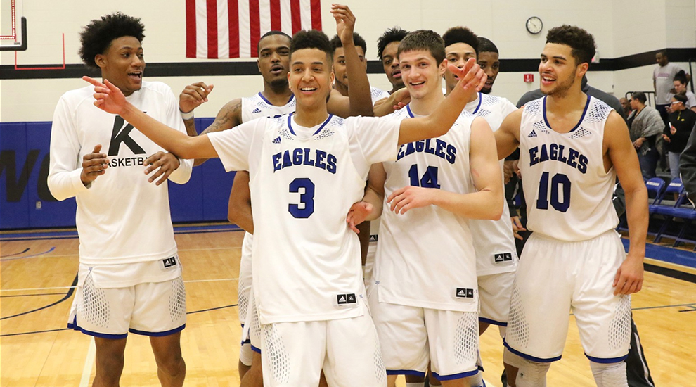 Eagles beat No. 1 Spartans on Meeker's 3