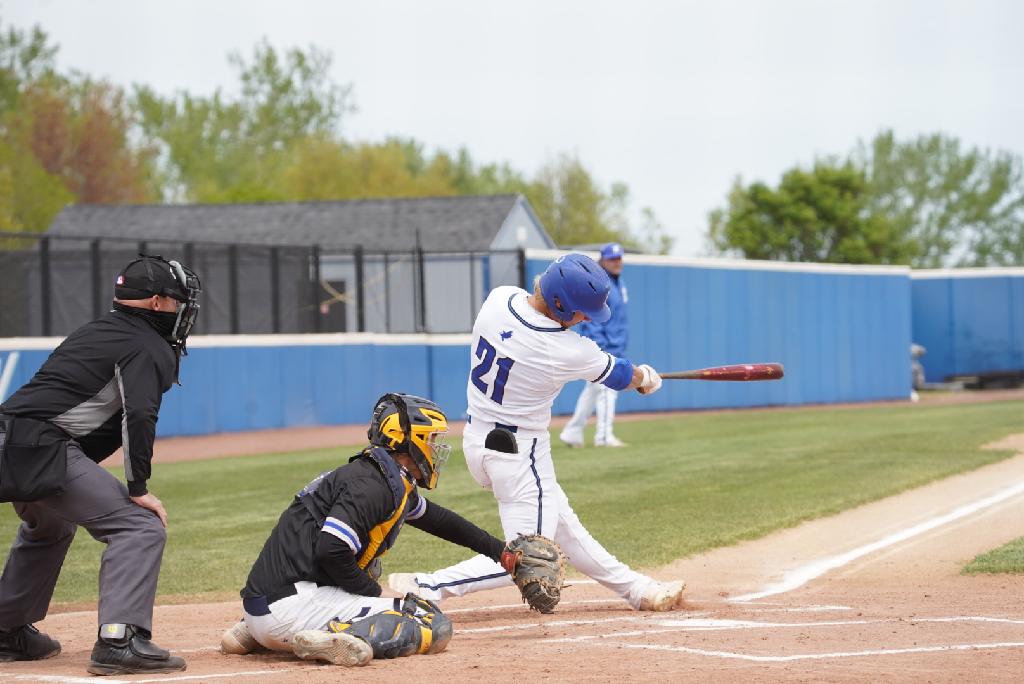 Llewellyn tosses no-hitter for Eagles