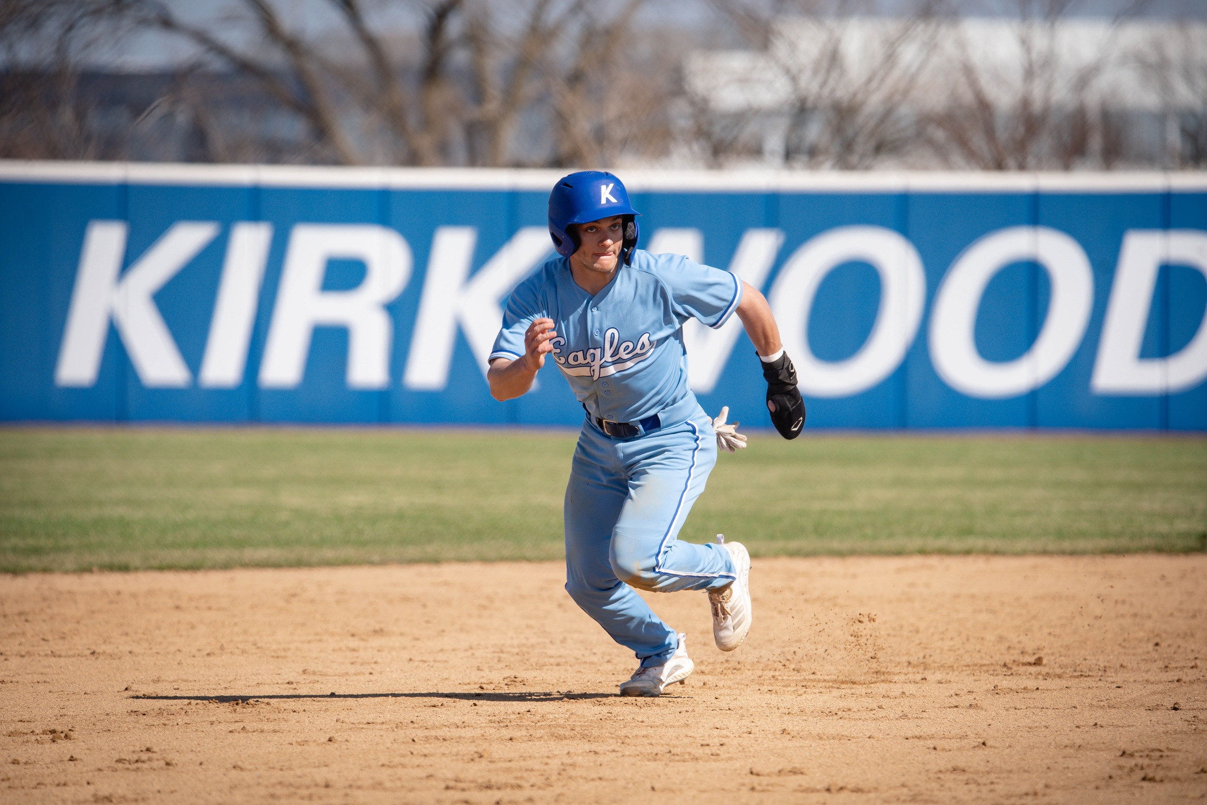 Beuter tames Indian Hills for Eagles
