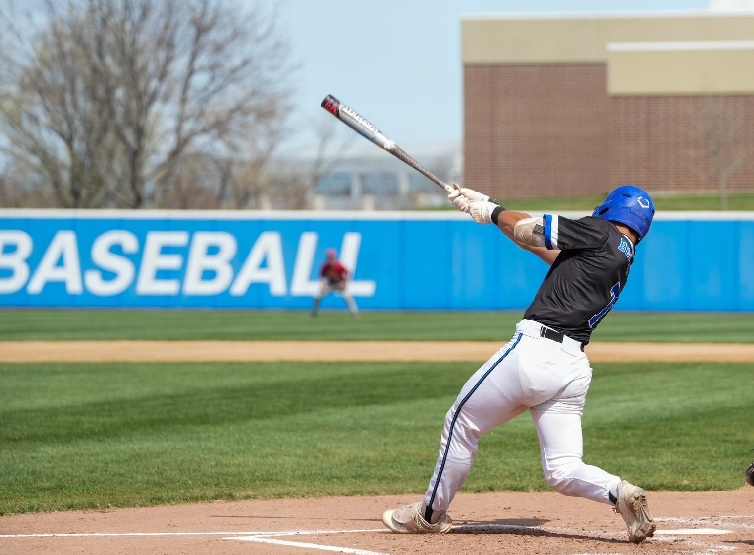 NO.19 KCC BASEBALL BELTS LAKERS