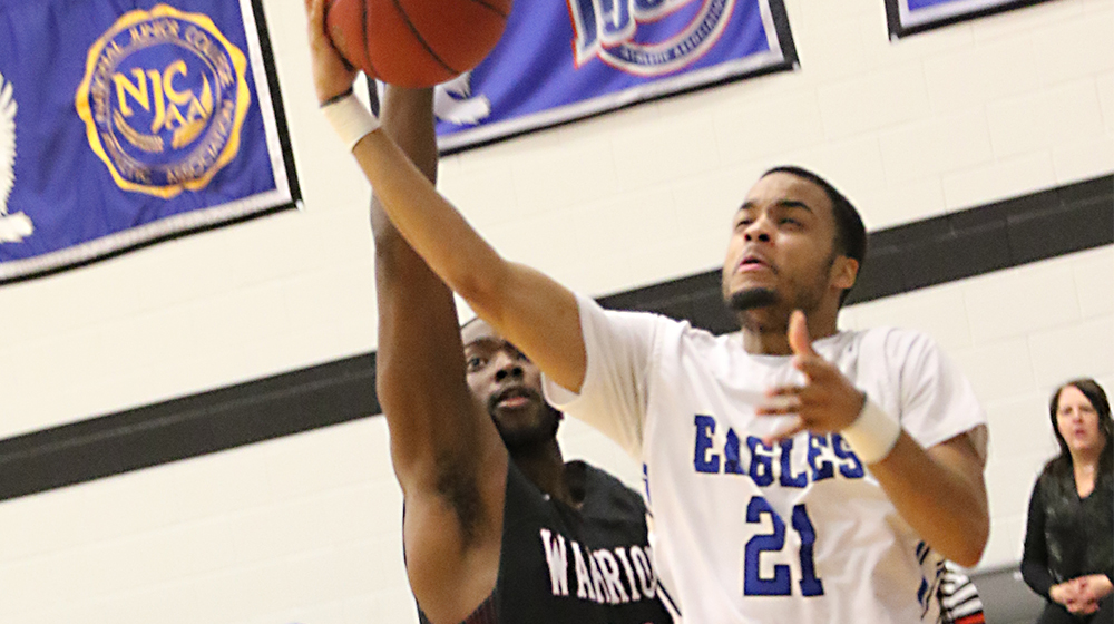 King Shines as No. 5 Eagles Roll