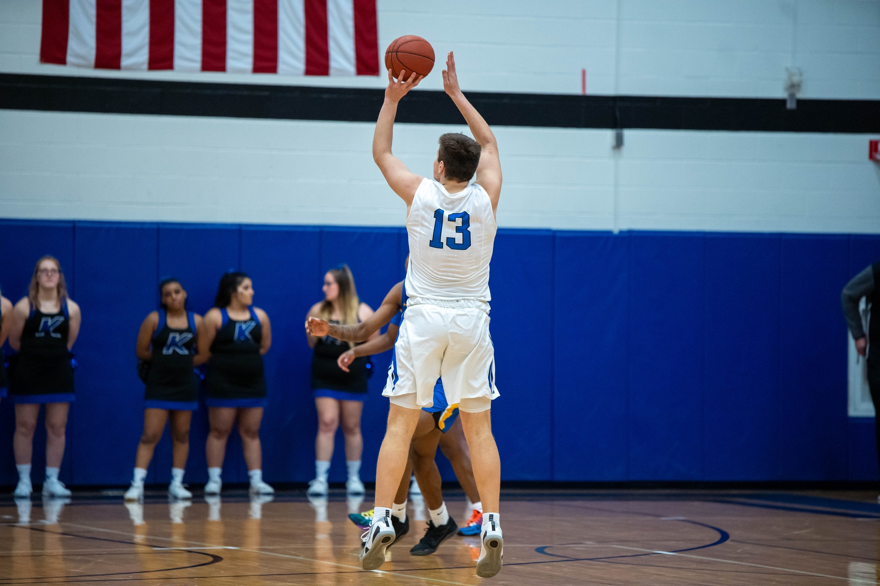 Appel nets 43 as Eagles trim Coe
