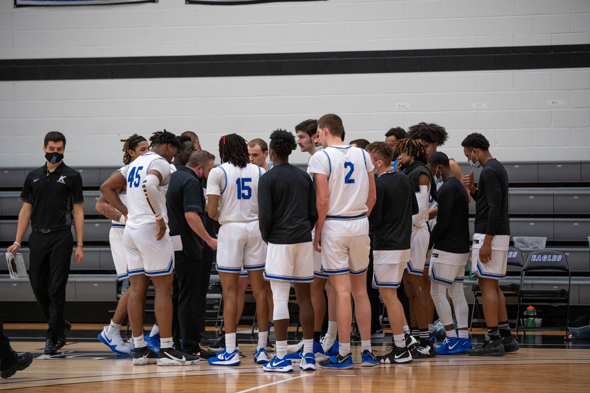 Eagles drop tight battle with Indian Hills