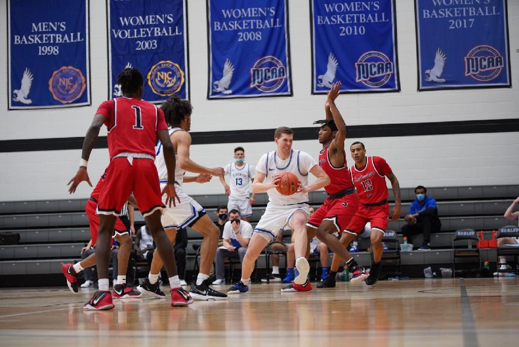 Kirkwood Men Drop A Heartbreaker At Home