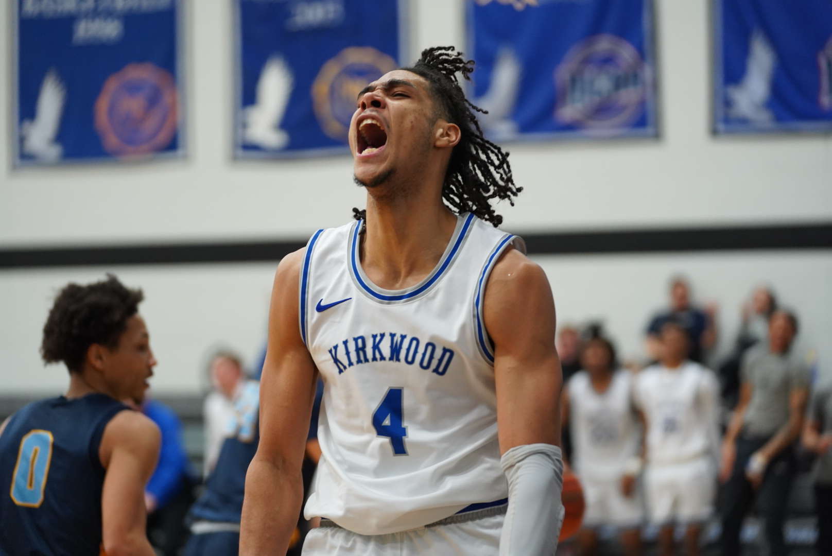 NO.8 EAGLES KNOCK OFF ROCK VALLEY