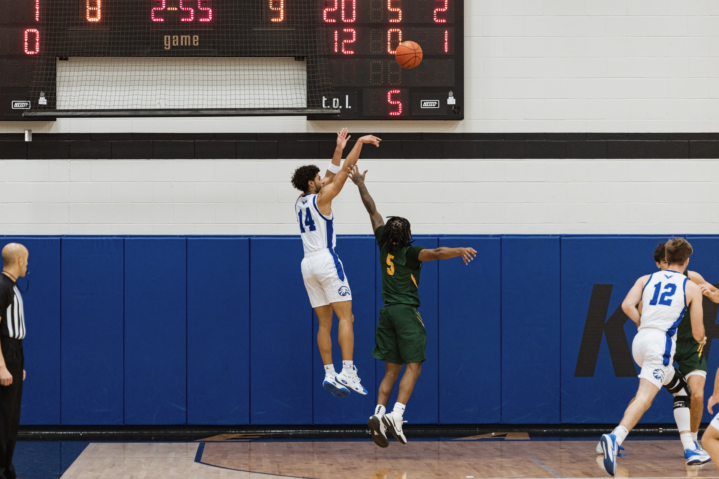 #8 Eagles Stifle Tigers at Home