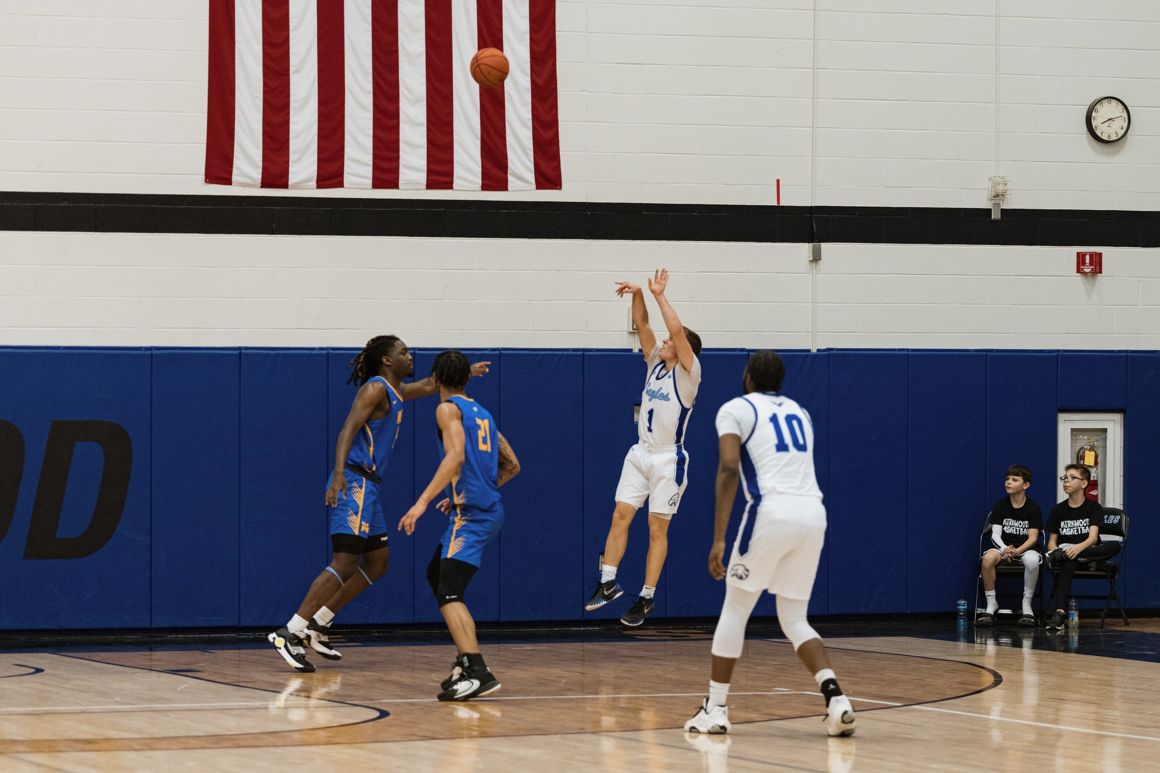 #7 Eagles Drop to #11 Lakers