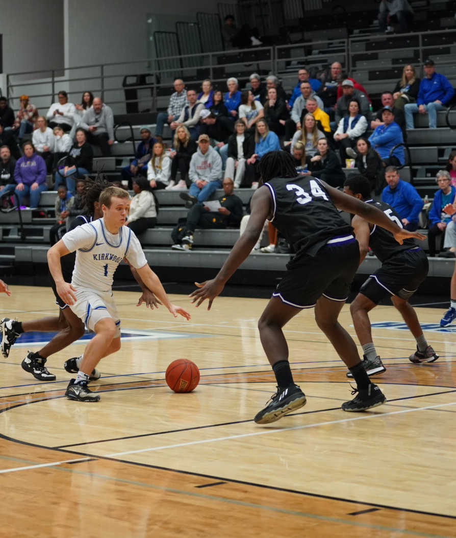 #12 Eagles Take Down Illinois Valley