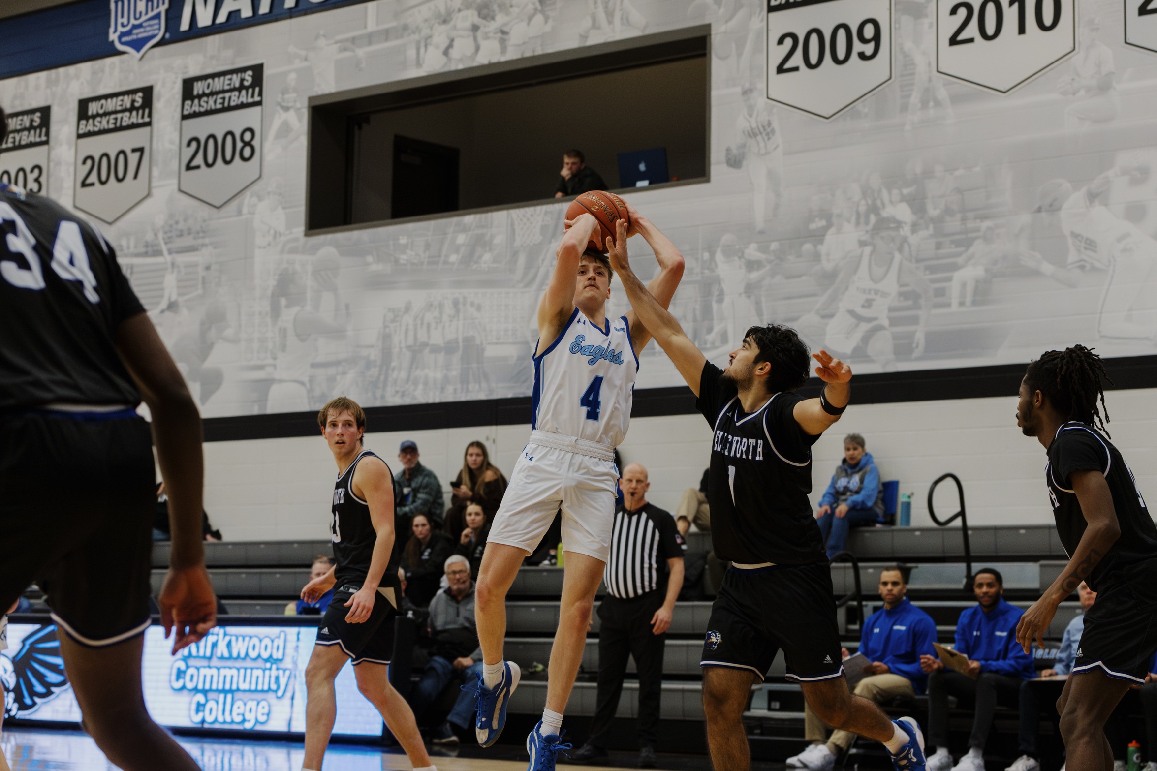 #3 Eagles Complete Season Sweep Over Iowa Lakes