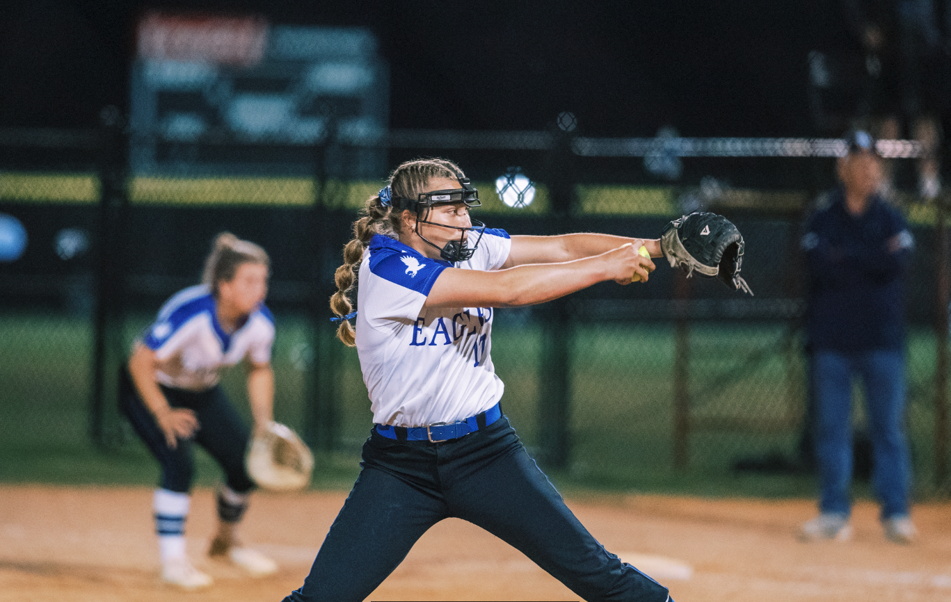 Akers lifts Eagles at national tourney