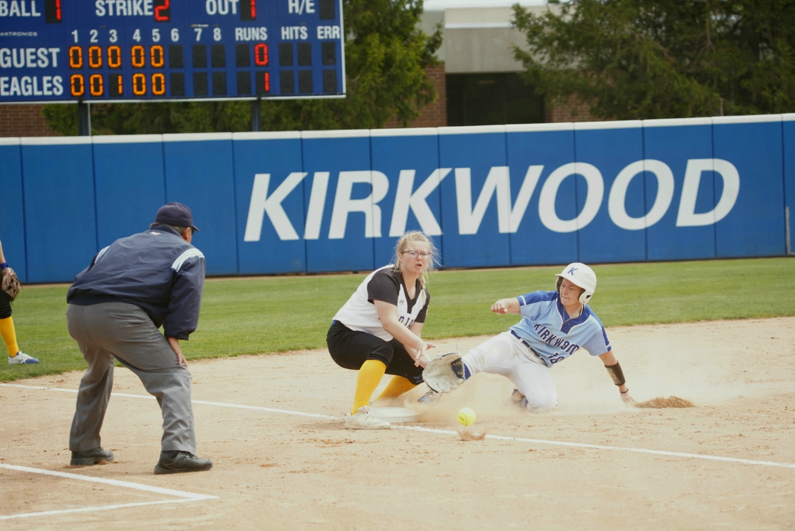 No.8 Eagles make regional finals
