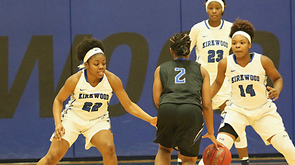 No. 6 Eagles Split at SSC Classic