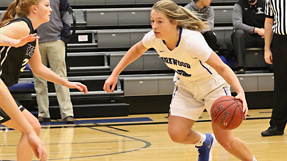 No. 7 Eagles Stroll By Marshalltown
