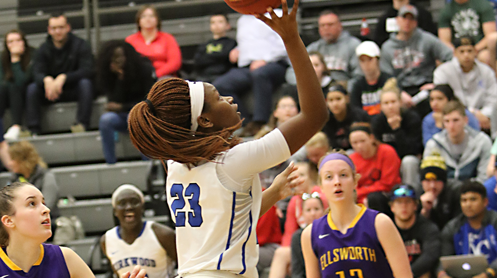 Robinson Gives No. 2 Eagles a Boost
