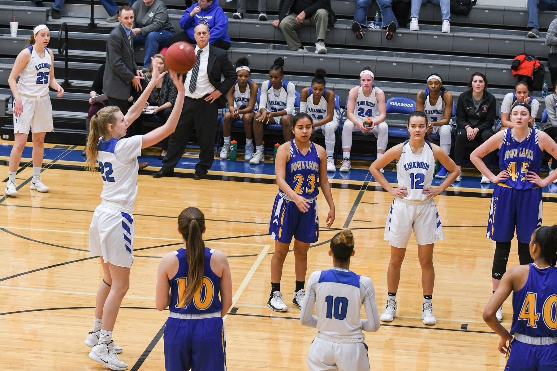 Tomaszewski boosts No. 7 Eagles
