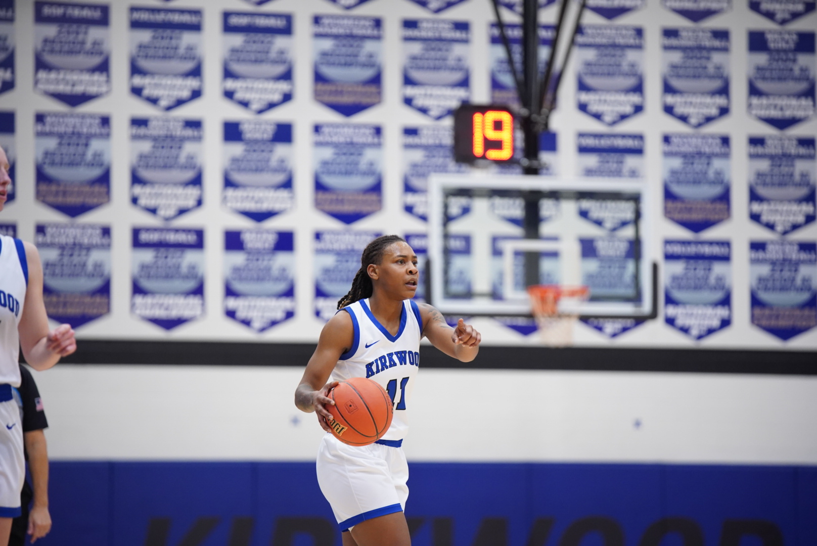 NO.1 EAGLES RAISE MARK TO 11-0