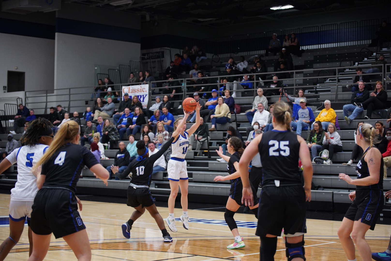 DRAKE LEADS NO.1 EAGLES BY DMACC