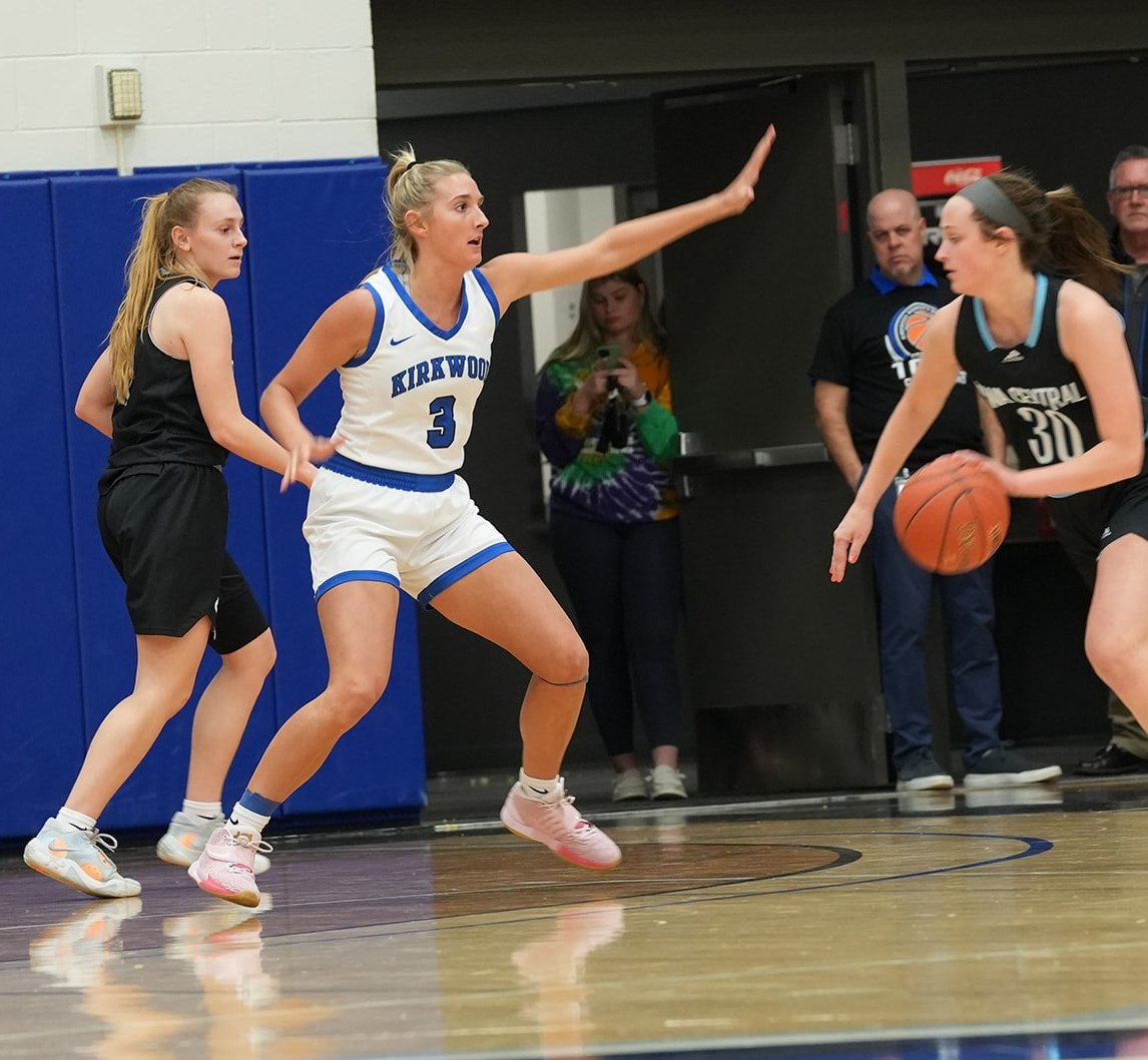 #1 Eagles go 2-0 at Kirkwood Classic