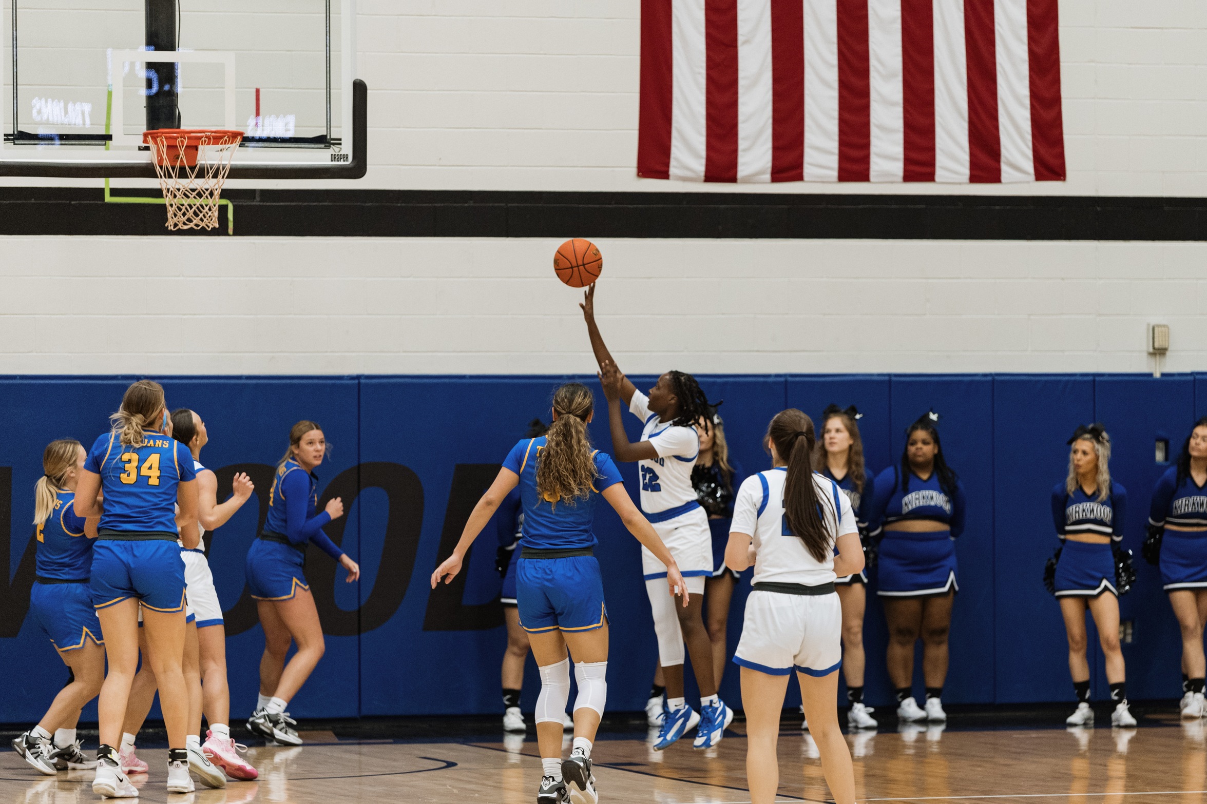 #4 Eagles Outplay Lakers on the Road