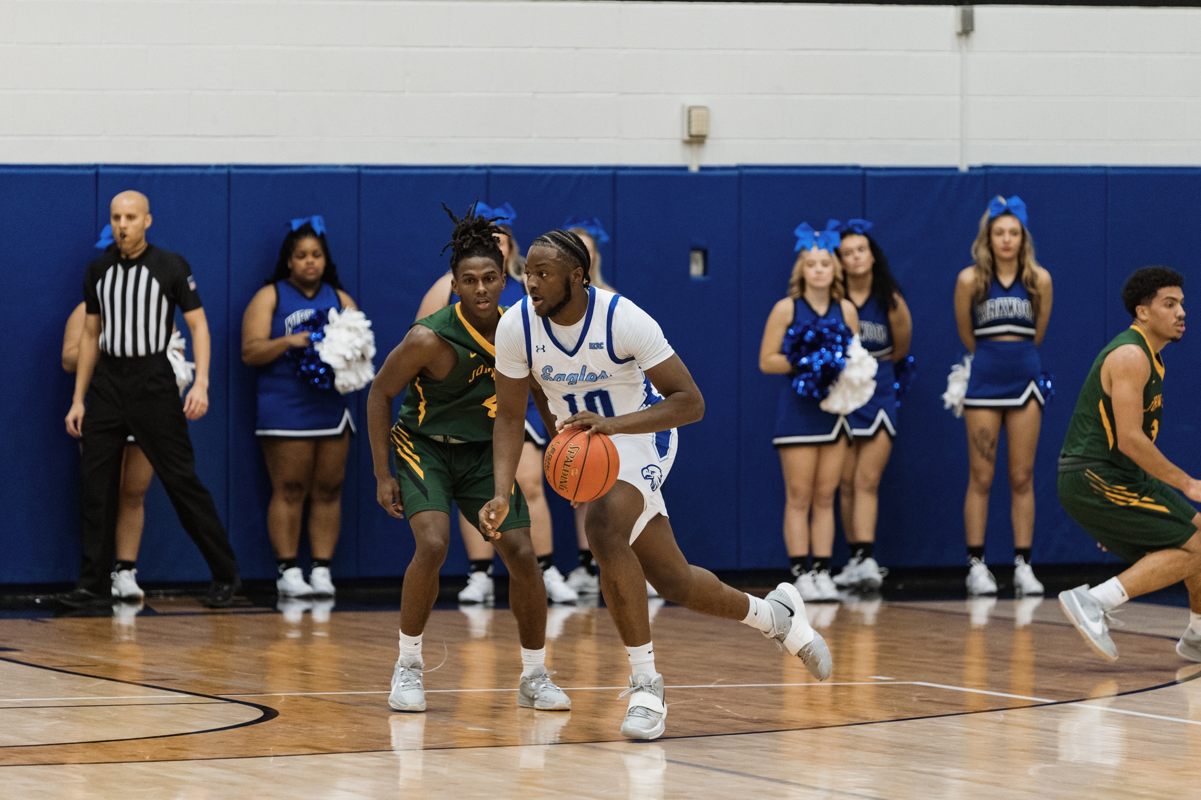 #5 Eagles Beat Bobcats