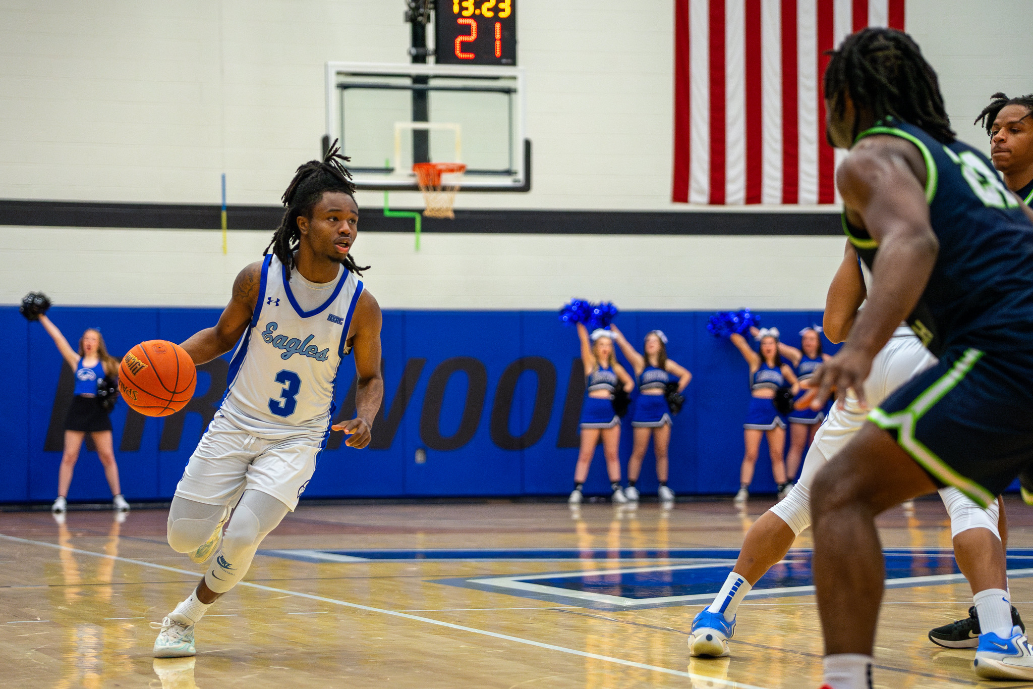Eagles Hold Off Iowa Lakes in Tight Road Test