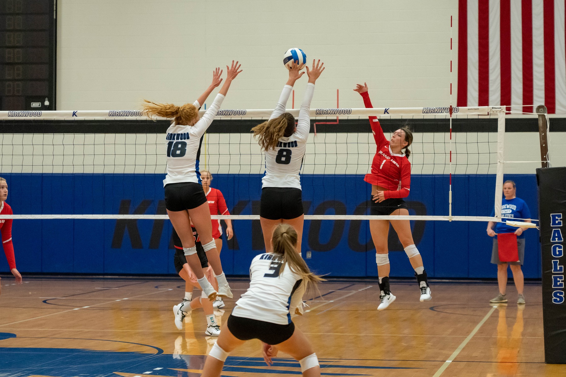 No. 4 Eagles edged by Grand View
