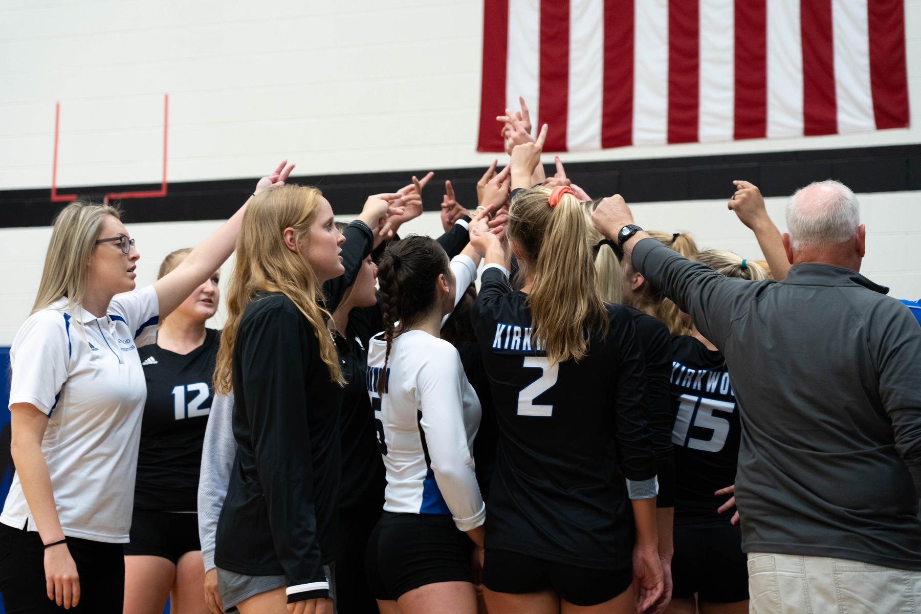 No. 9 Eagles dominate own tournament