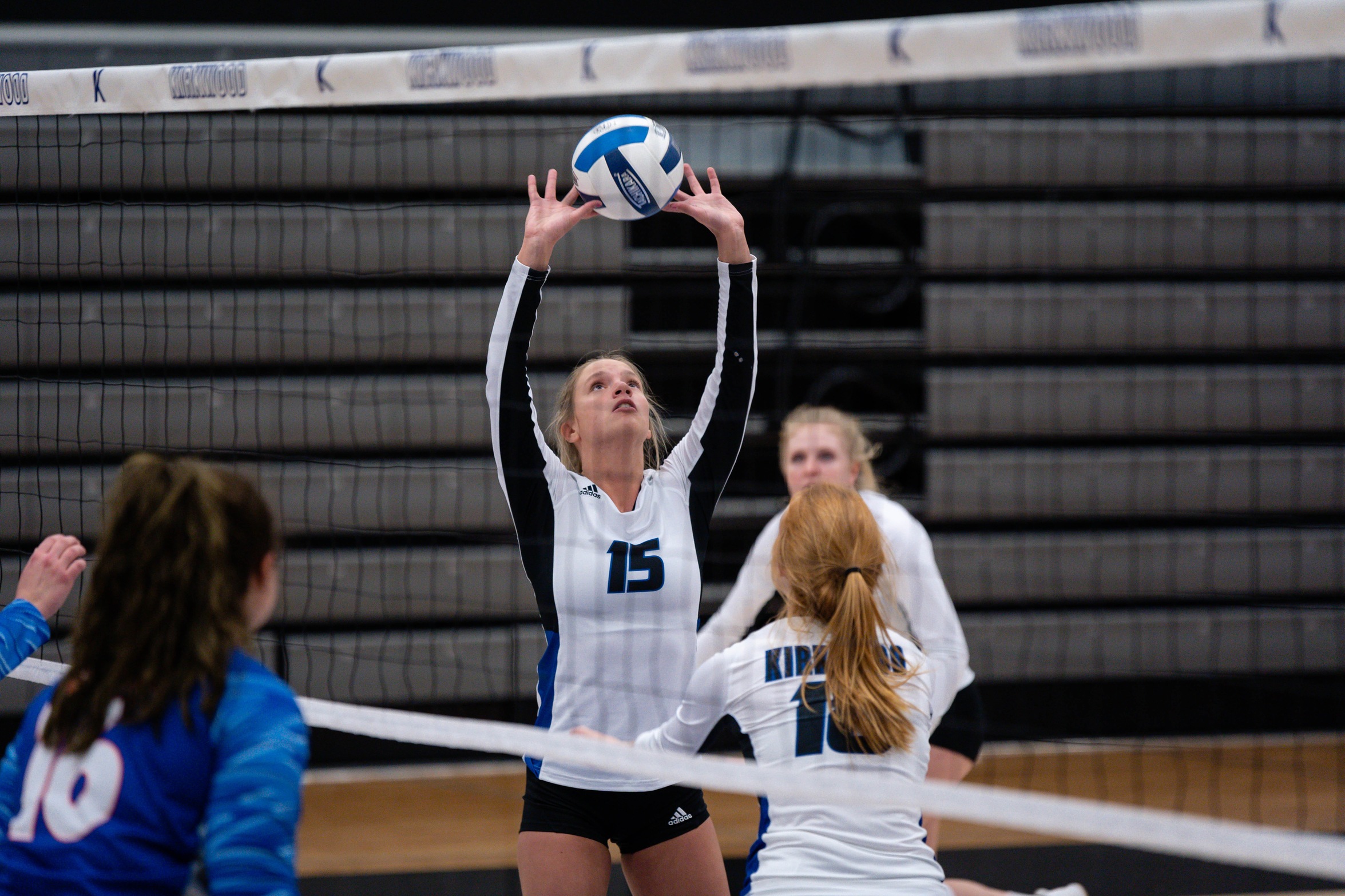 No.8 Eagles trim No.7 Hawkeye CC