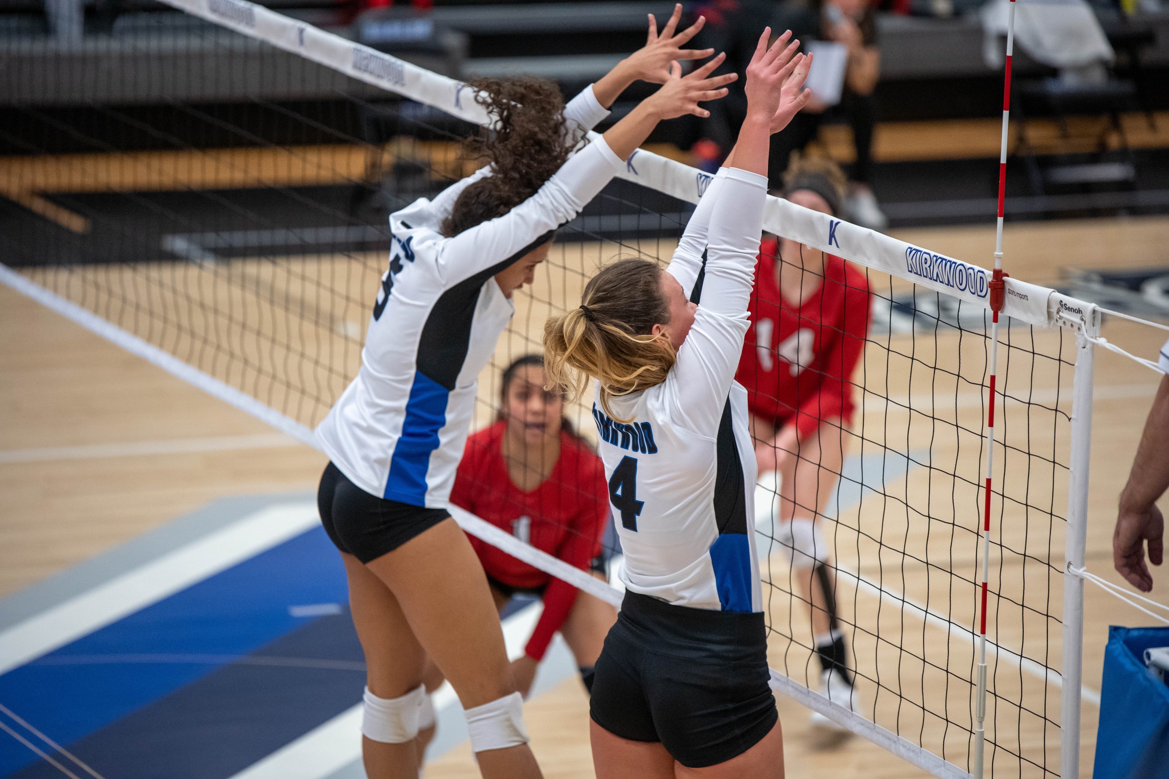 KCC volleyball strolls by Southwestern