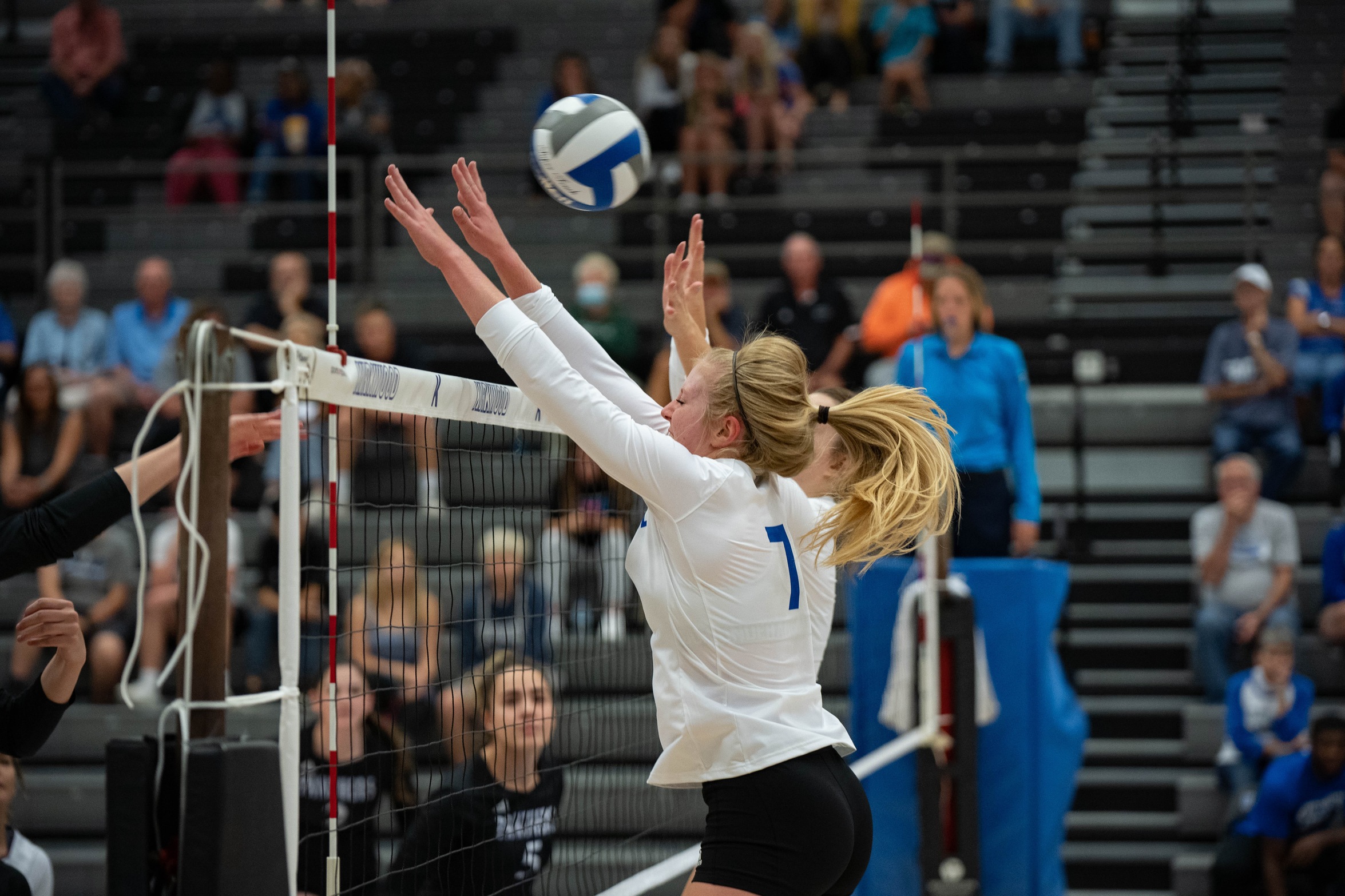 No.9 Eagles cruise past NIACC